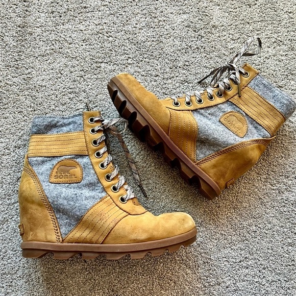 Sorel Women’s Size 9.5 NL3376 Lexie Wedge Felt & Leather Waterproof Ankle Boots - Picture 1 of 6